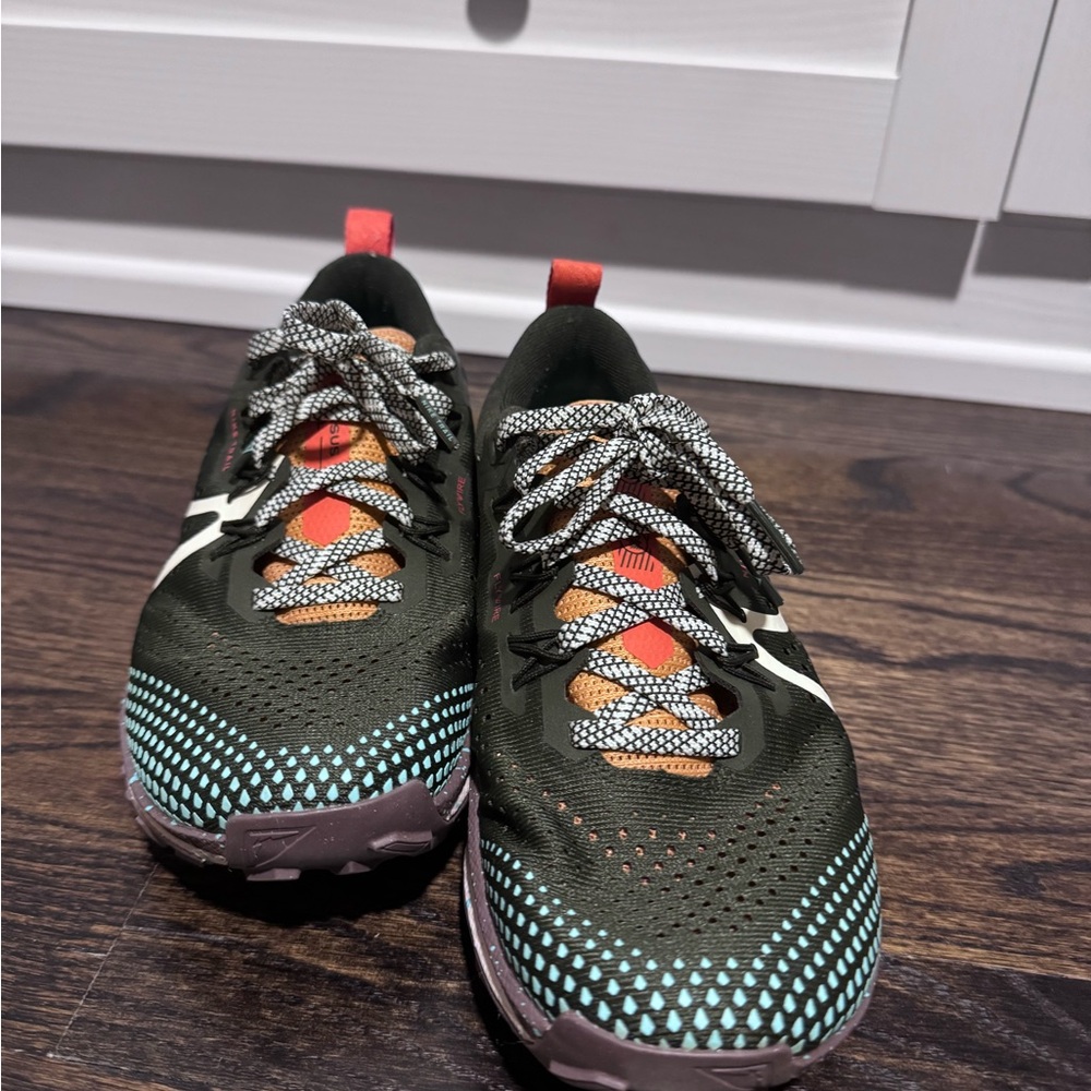 Nike Women's dark green and Pink Trail Shoes - Picture 2 of 6